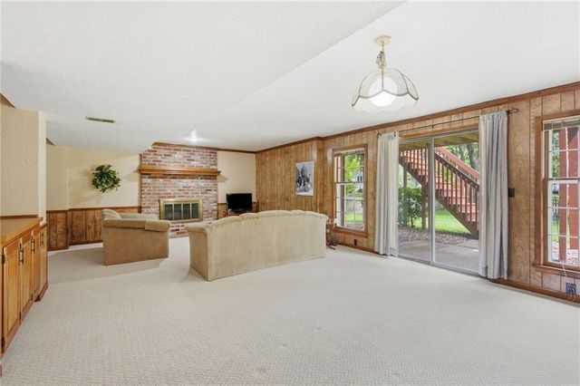 8412 W 116th Terrace, Overland Park, KS 66210
