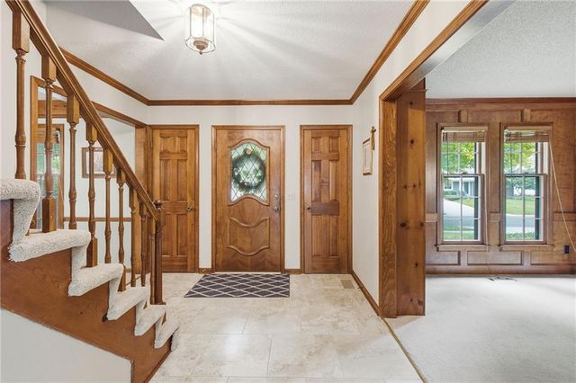 8412 W 116th Terrace, Overland Park, KS 66210