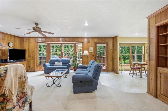 8412 W 116th Terrace, Overland Park, KS 66210
