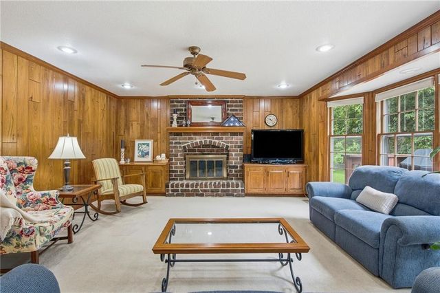 8412 W 116th Terrace, Overland Park, KS 66210