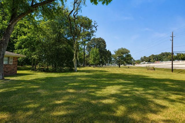 5723 Fm 2100 Road, Crosby, TX 77532