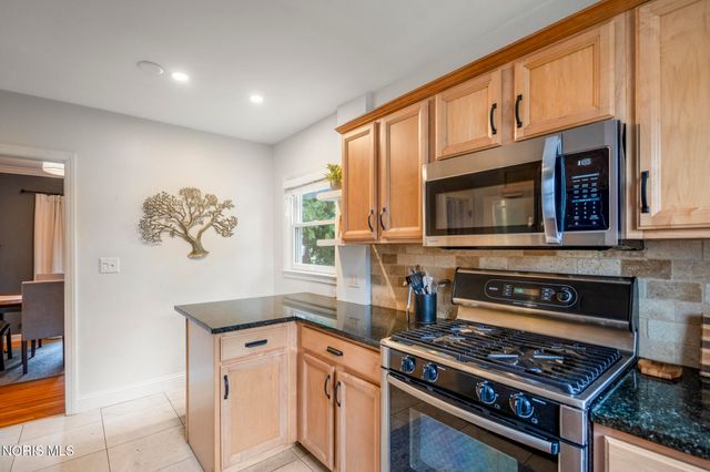 420 E 6th Street, Perrysburg, OH 43551