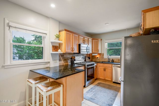 420 E 6th Street, Perrysburg, OH 43551