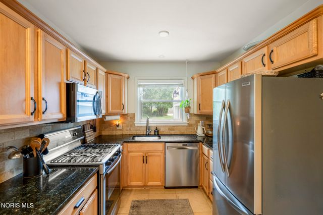 420 E 6th Street, Perrysburg, OH 43551