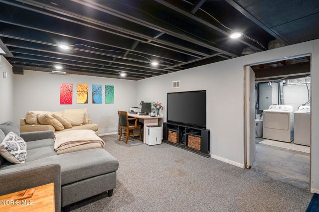 420 E 6th Street, Perrysburg, OH 43551
