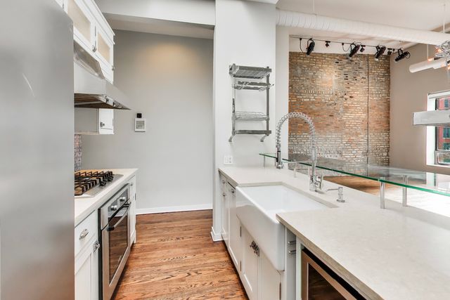 503 N Wells Street 3, Chicago, IL 60654