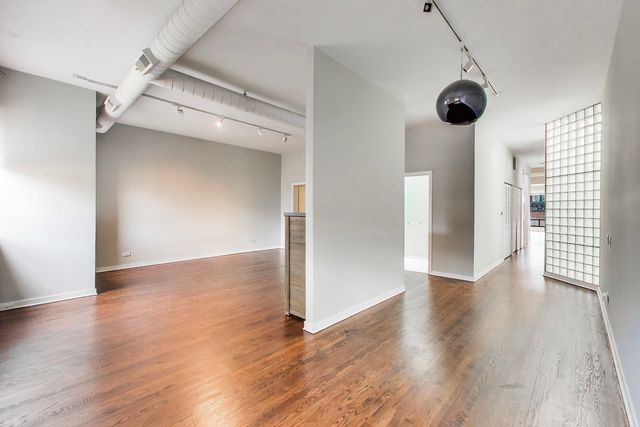 503 N Wells Street 3, Chicago, IL 60654