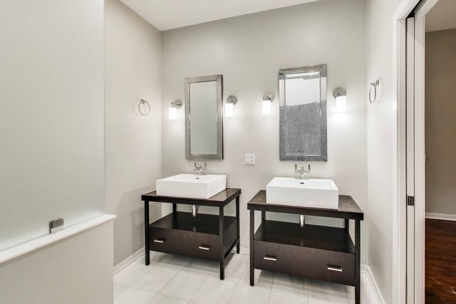 503 N Wells Street 3, Chicago, IL 60654