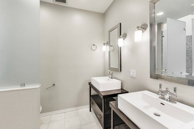 503 N Wells Street 3, Chicago, IL 60654