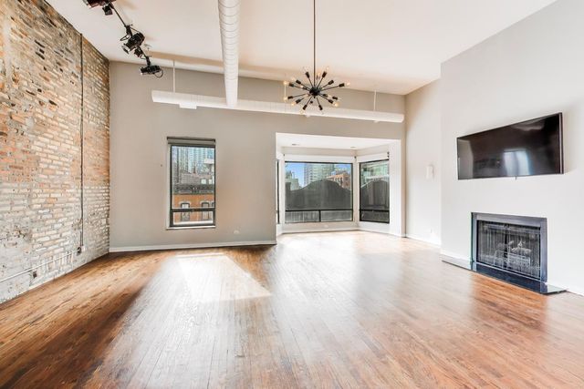 503 N Wells Street 3, Chicago, IL 60654