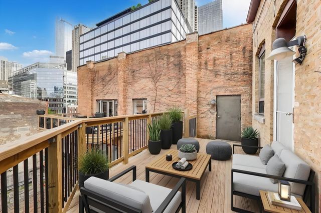 503 N Wells Street 3, Chicago, IL 60654