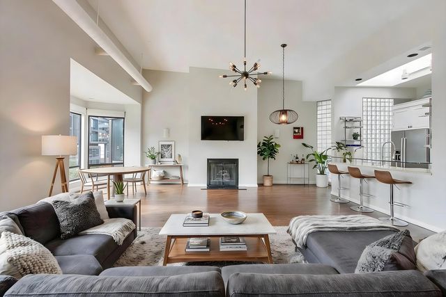 503 N Wells Street 3, Chicago, IL 60654