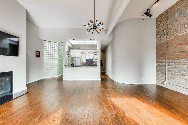 503 N Wells Street 3, Chicago, IL 60654