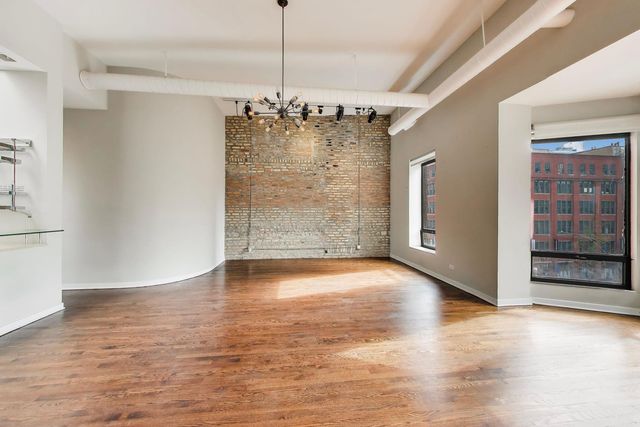 503 N Wells Street 3, Chicago, IL 60654