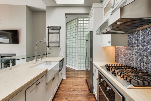 503 N Wells Street 3, Chicago, IL 60654
