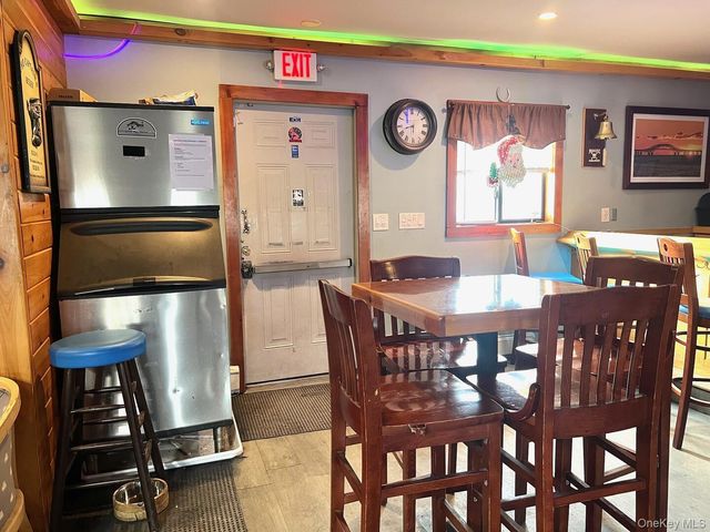 10 Hawley Avenue, West Islip, NY 11795