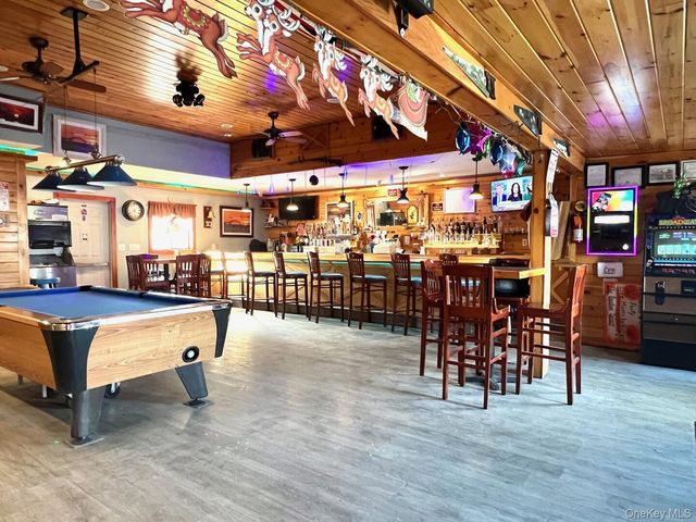 10 Hawley Avenue, West Islip, NY 11795