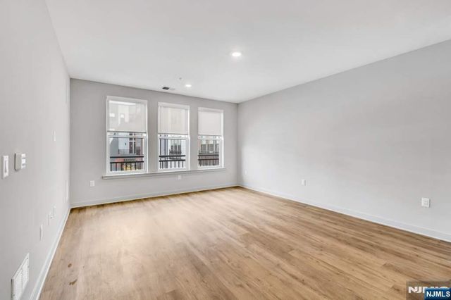 51 Okner Parkway 3079, Livingston, NJ 07039