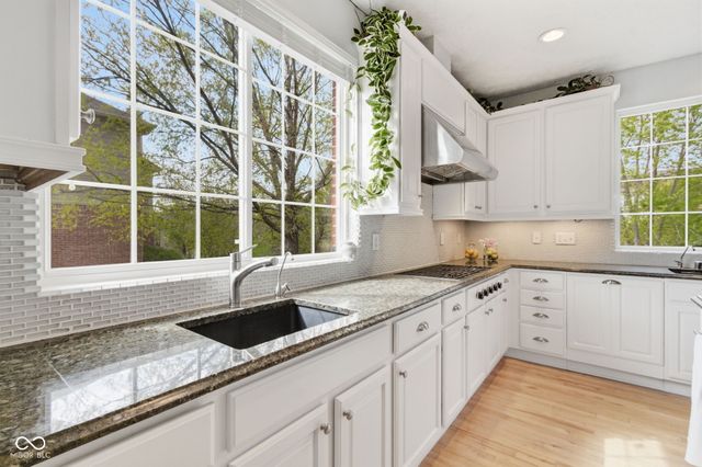 3868 Castle Rock Drive, Zionsville, IN 46077