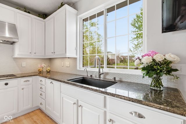 3868 Castle Rock Drive, Zionsville, IN 46077