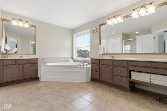 3868 Castle Rock Drive, Zionsville, IN 46077