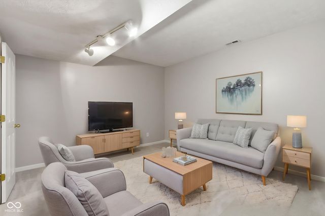 3868 Castle Rock Drive, Zionsville, IN 46077