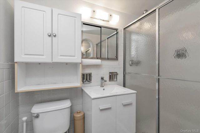 70-20 108th Street 5P, Forest Hills, NY 11375