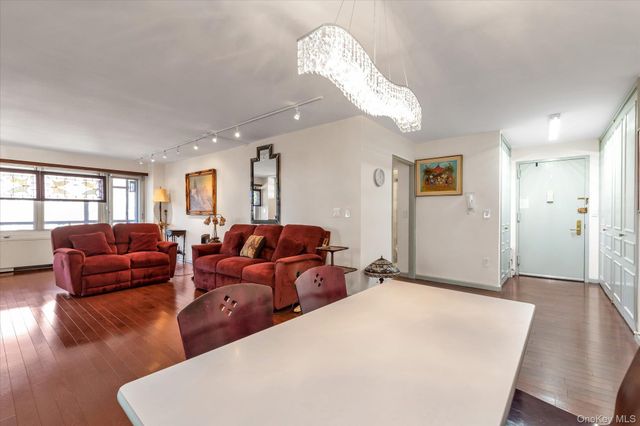 70-20 108th Street 5P, Forest Hills, NY 11375