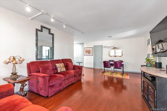 70-20 108th Street 5P, Forest Hills, NY 11375