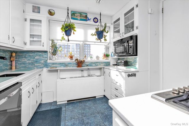 70-20 108th Street 5P, Forest Hills, NY 11375