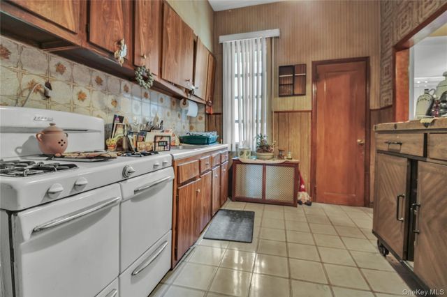 2308 31 Drive, Astoria, NY 11106