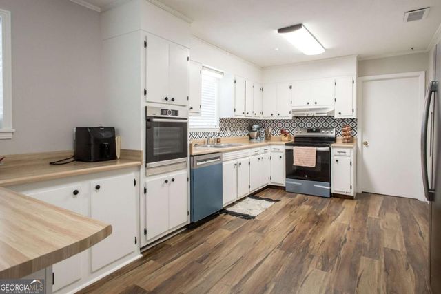 2210 Albany Avenue, Waycross, GA 31503