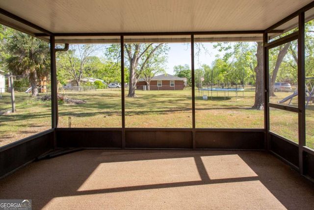 2210 Albany Avenue, Waycross, GA 31503