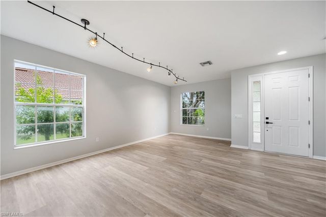 2133 Fairmont LN, Naples, FL 34120