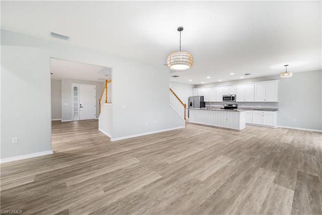 2133 Fairmont LN, Naples, FL 34120