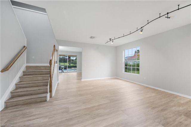2133 Fairmont LN, Naples, FL 34120