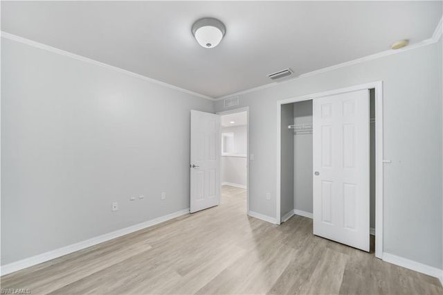 2133 Fairmont LN, Naples, FL 34120