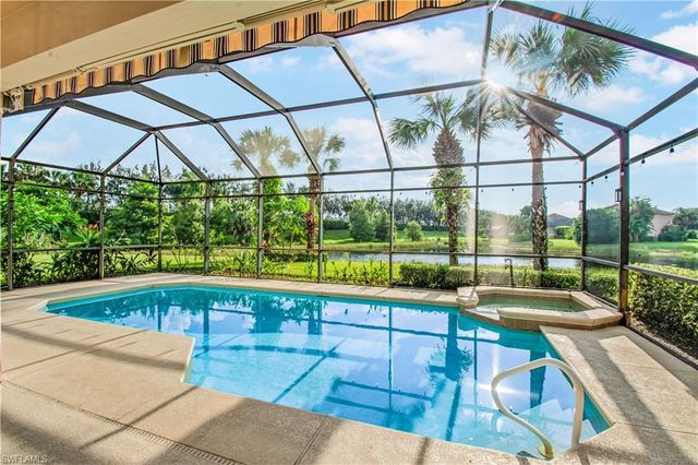 2133 Fairmont LN, Naples, FL 34120