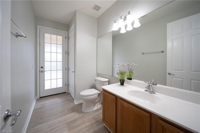 2133 Fairmont LN, Naples, FL 34120