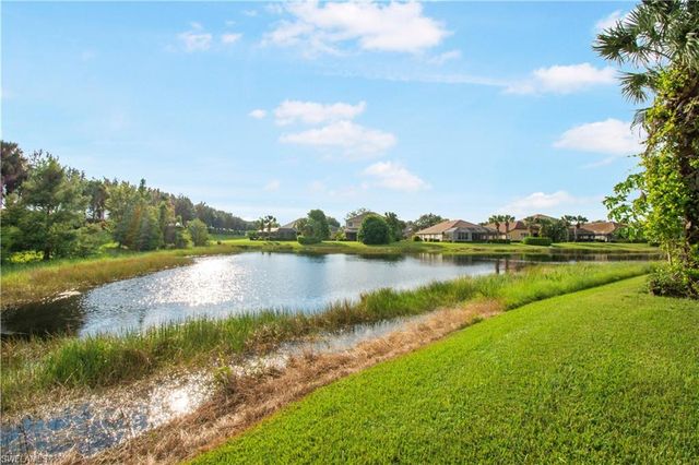 2133 Fairmont LN, Naples, FL 34120