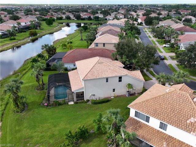 2133 Fairmont LN, Naples, FL 34120