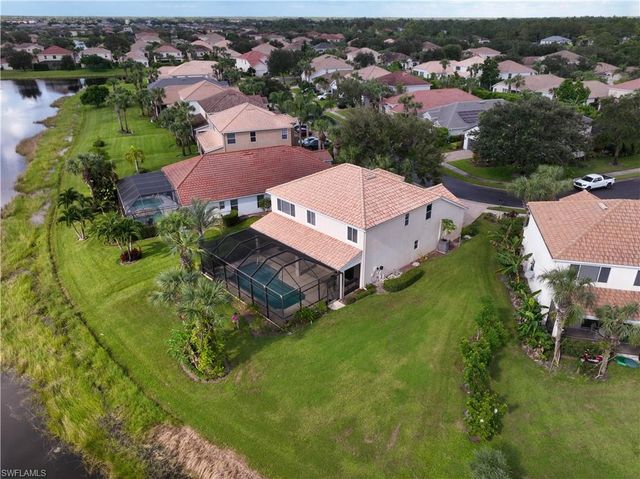 2133 Fairmont LN, Naples, FL 34120