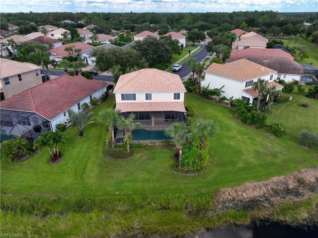 2133 Fairmont LN, Naples, FL 34120