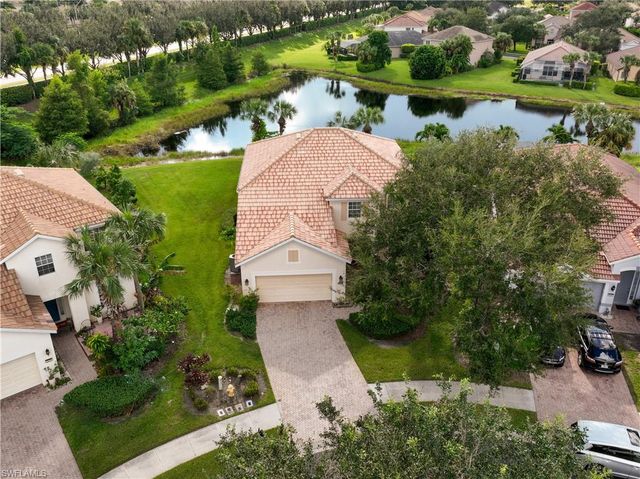 2133 Fairmont LN, Naples, FL 34120