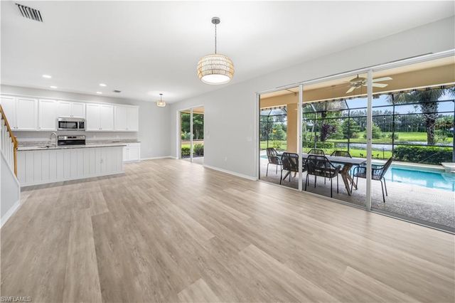 2133 Fairmont LN, Naples, FL 34120