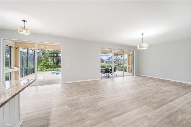 2133 Fairmont LN, Naples, FL 34120