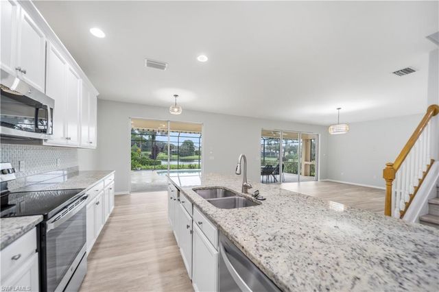 2133 Fairmont LN, Naples, FL 34120