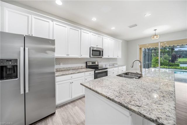 2133 Fairmont LN, Naples, FL 34120
