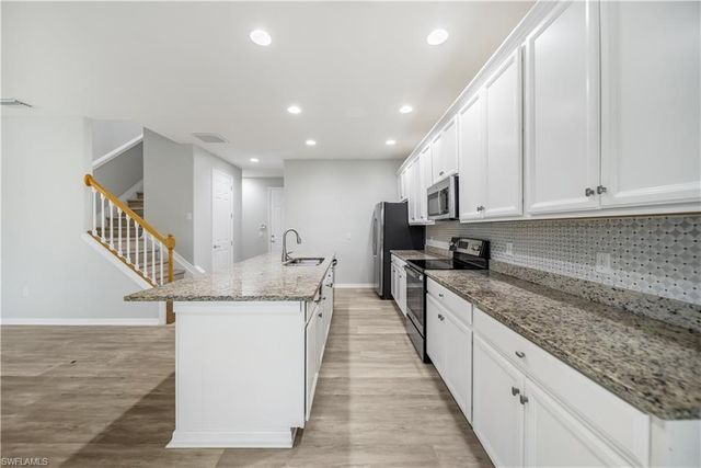 2133 Fairmont LN, Naples, FL 34120