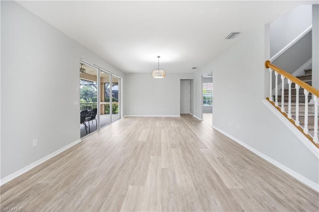 2133 Fairmont LN, Naples, FL 34120